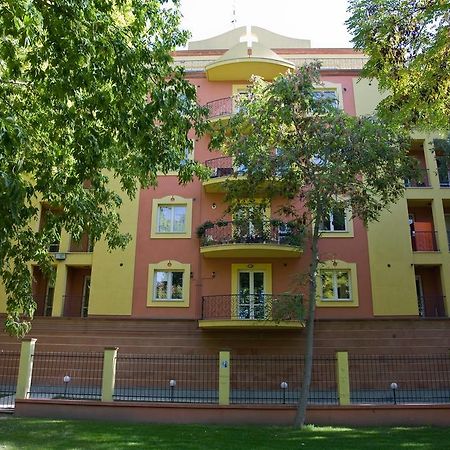 Residence Yezeguelian Ереван Экстерьер фото